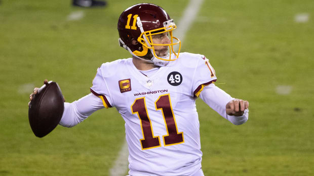 Alex Smith throwing a pass